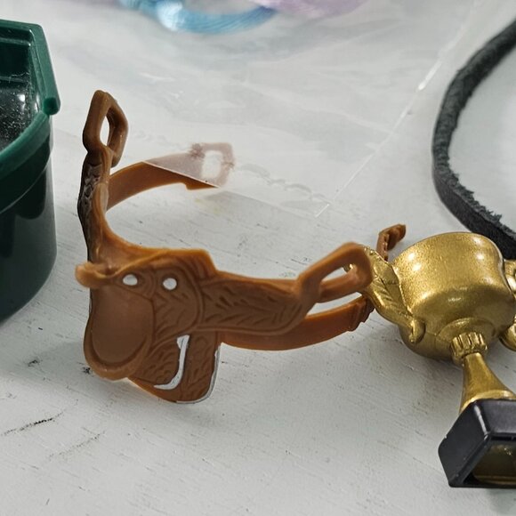 Breyer Horse Tack Accessories Set Trough Halter Bridle Trophy Bucket Saddle - Picture 4 of 6